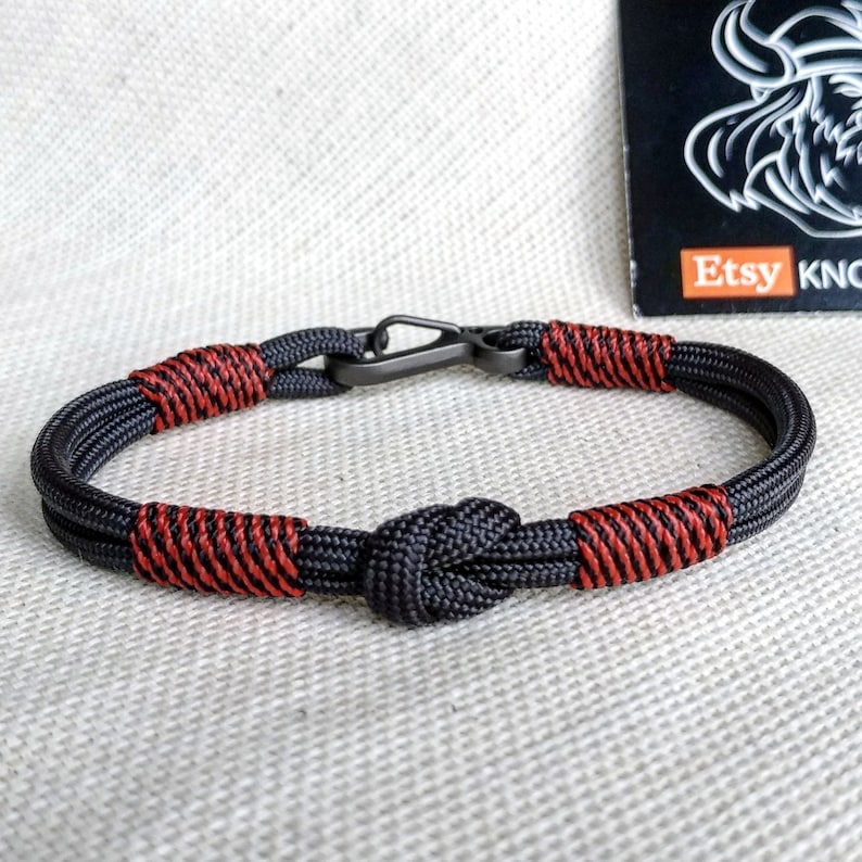 Unique thin paracord bracelet with carabiner. A great gift Etsy