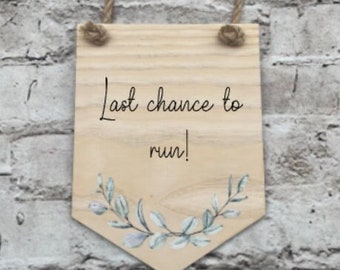 Wooden Last Chance to Run Sign, Daddy Here Comes Mummy Sign, Here Comes The Bride, Flower Girl Sign, Ring Bearer Sign, Wedding Sign, Leaf