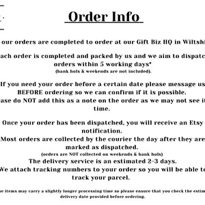 Op de afbeelding: Bestelgegevens voor The Gift Biz, een Etsy-winkel gevestigd in Wiltshire, Engeland. Bestellingen worden binnen 5 werkdagen voltooid en verzonden, met uitzondering van feestdagen en weekenden. Klanten kunnen contact opnemen met de winkel voor geschatte leverdata.