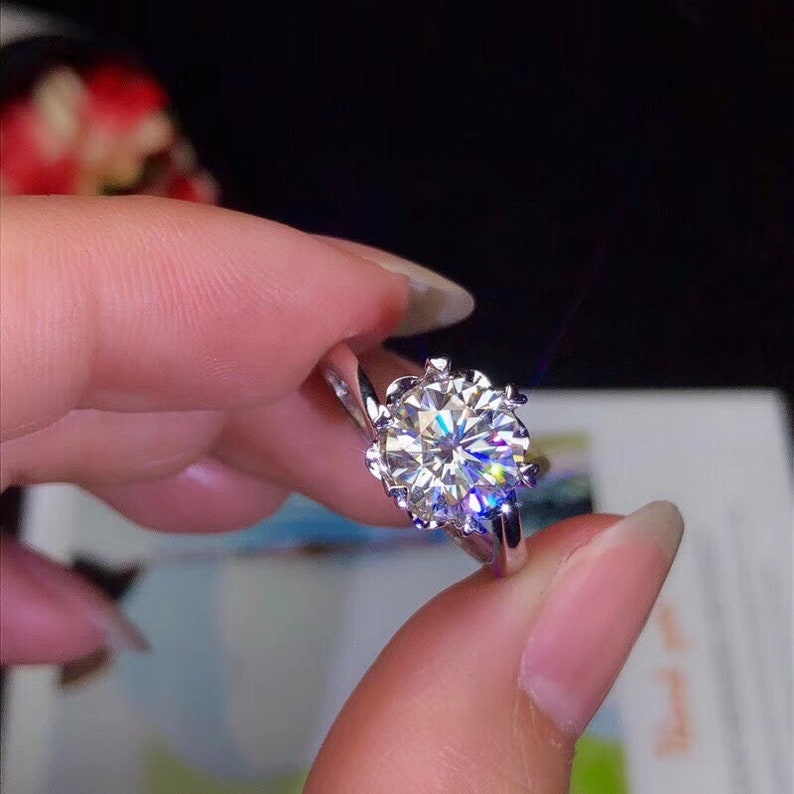 White Gold Plated Sterling Silver Rings for Women Engagement Cocktail Wedding Ring Art Deco Aesthetic 123 Carat Shining Moissanite Ring
