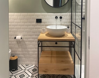 Meuble de salle de bain en métal avec plateau en bois. Etagère de salle de bain pour lavabo