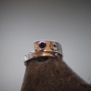 Silver ring with decorated band, adjustable size