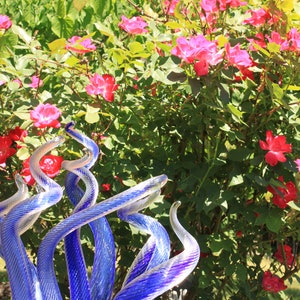 Dale Chihuly Style Cobalt Blue Hand Blown Glass Garden Sculpture, Glass Garden Art, Outdoor Glass Art, Beautiful Modern Hand Blown Glass