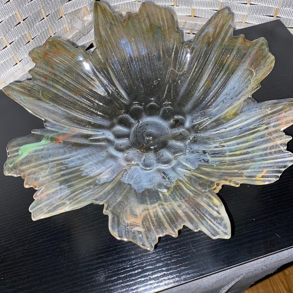 Very rare hand made iridescent sunburst flower shaped bowl