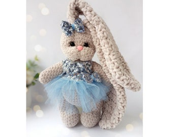 Conejito de felpa de ganchillo en un vestido azul para niñas regalo,Conejito de punto personalizado en un vestido,Liebre de peluche Amigurumi,Regalo de embarazo