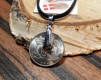 1982 coin. Crown M initial. Danish 40 year old coin pendant. Vintage coin necklace - Unique 40th birthday gift. Chord by choice.