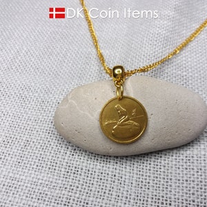Denemarken muntketting kleine zeemeermin met een vintage Kopenhagen-penning uit 1966-1967 met het standbeeld/beeldhouwwerk van de Deense kleine zeemeermin.