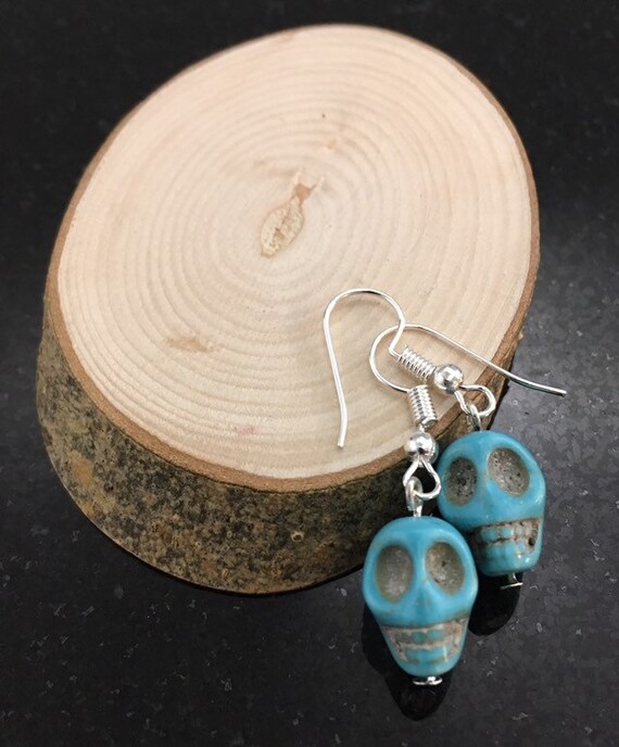 Gothic Skull Wrap Bracelet Black /& Turquoise Crackle Bead Halloween Jewellery