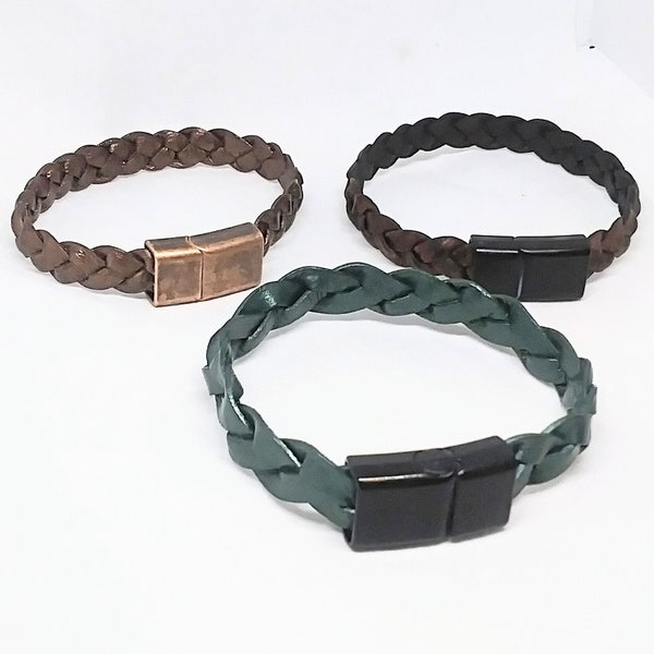 VENTE : bracelet en cuir tressé audacieux de 0,5 po. de large avec fermoir magnétique à enclenchement en acier inoxydable. 3 couleurs disponibles.