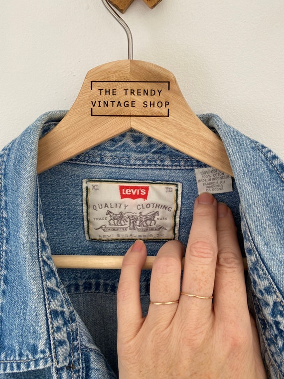 VINTAGE- Men’s light wash denim Levis jeans shirt