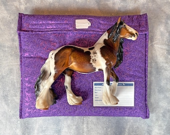15Wx12T Traditional Model Horse Snuggle Pouches