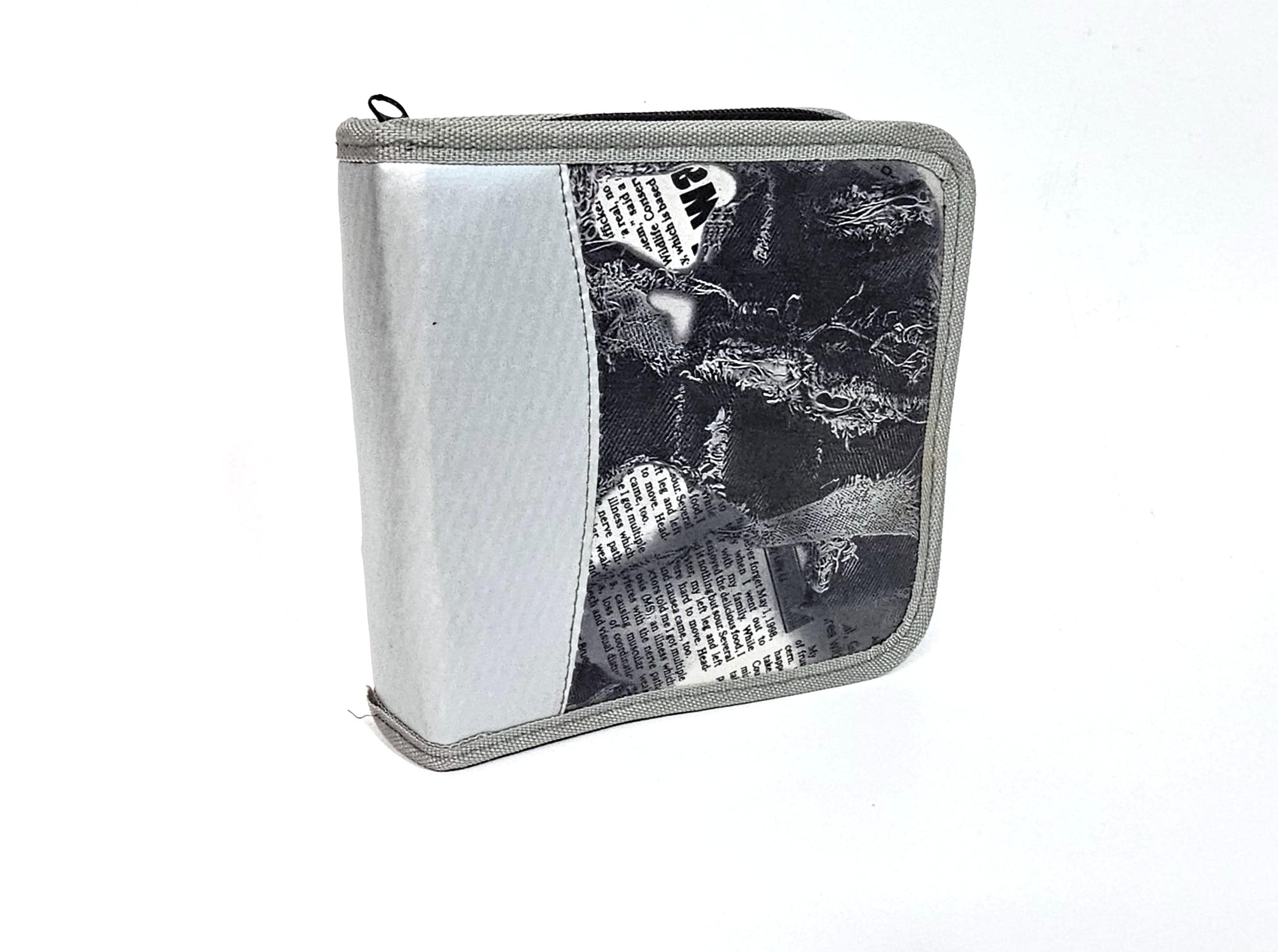 Silver 40 CD Wallet Storage Case Compact Disc Holder VIntage Graphic
