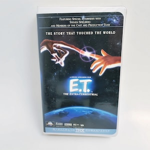 E.T. The Extra Terrestrial VHS Vintage Clamshell Case Steven Spielberg Film