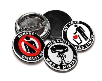 Ludzkość była błędem / Ludzie mnie brzydzą / Moja miłość ma granice, Zestawy guzików 25 mm (1 cal) z pinezką / magnesem