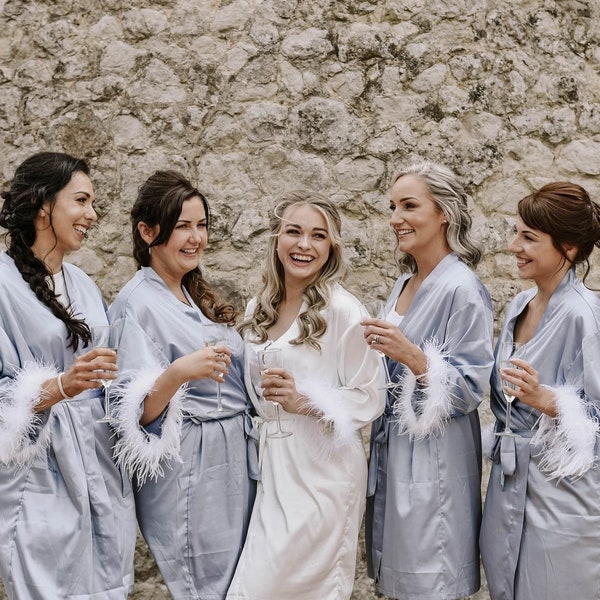 demoiselle d'honneur en soie à manches à plumes | Robe de chambre de mariée personnalisée