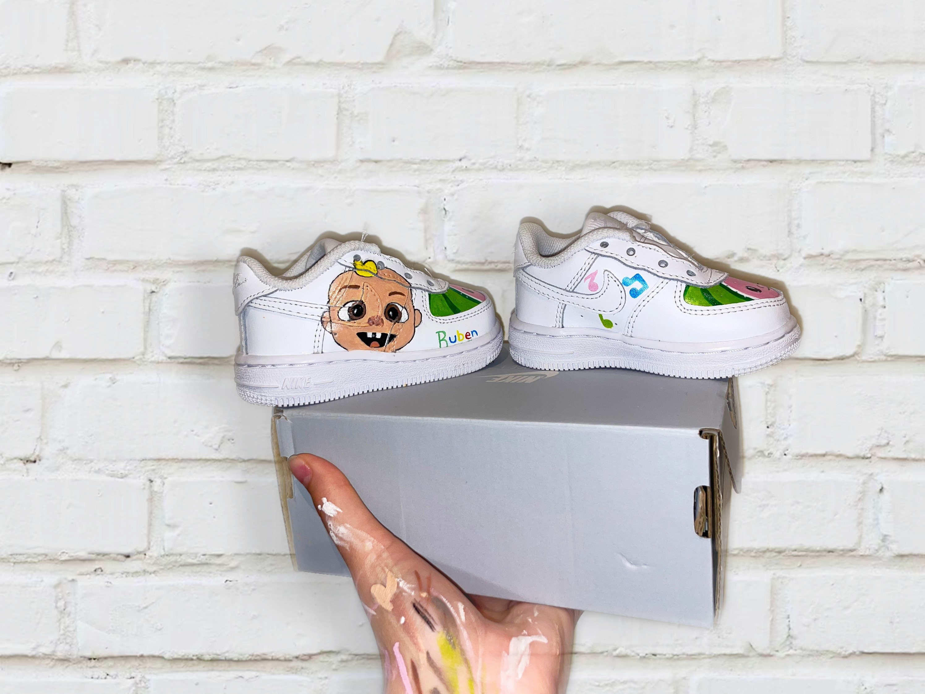 Personalized kids shoes: Any character can be added CoComelon Minnie Mickey etc Spider-Man Schoenen Jongensschoenen Sneakers & Sportschoenen 