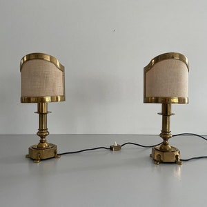 Coppia di lampade da tavolo in ottone massiccio con paralume in tessuto, anni &#39;60, Italia