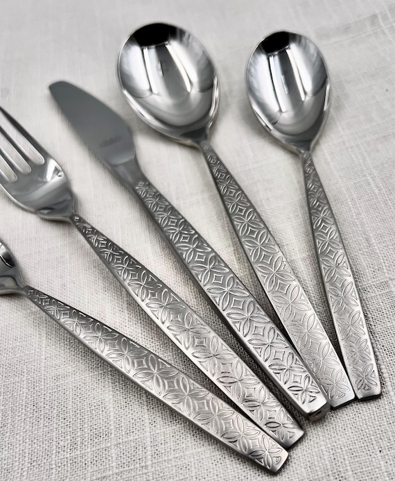 未使用　Noritakeステンレススチール カトラリーセット 16点　ナイル 64-pc. Noritake Allegro Stainless Steel Flatware Set/service for