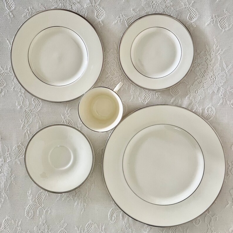 Pyramid Rim Plate 5-pc. Royal Doulton Carolyn Place Setting/vintage English Bone China ...