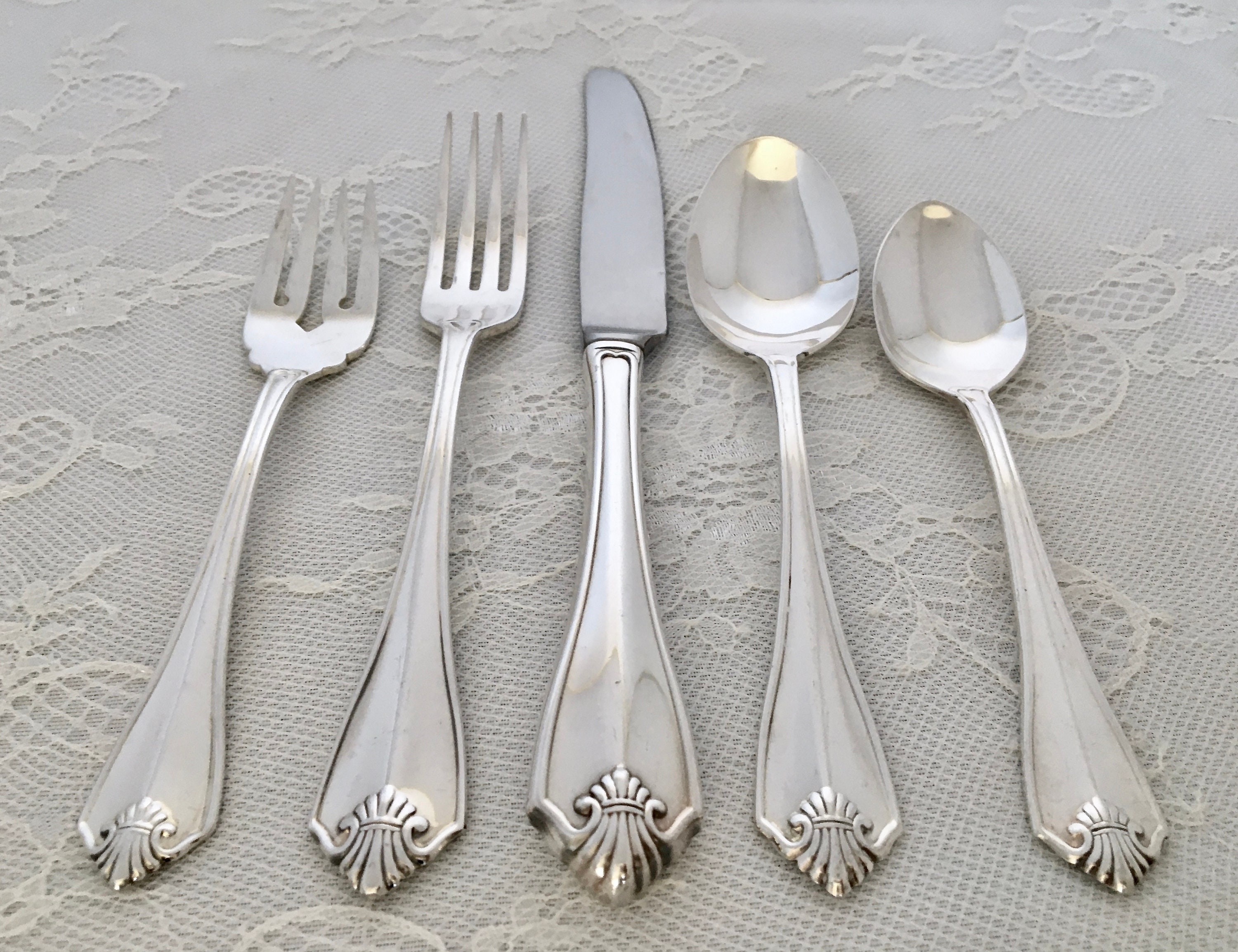 5-pc. King James by 1881 Rogers/oneida Silverplate Place Setting