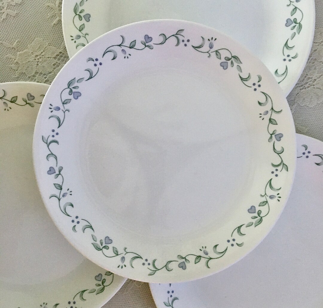 4 Corelle Country Cottage Dinner Plates/blue Hearts on Green Vine