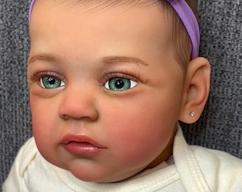 Ethnische wiedergeborene Babypuppe