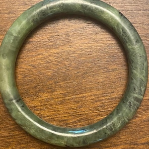 Vintage Genuine Green Nephrite Jade Bangle