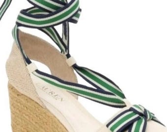 Ralph Lauren crèmekleurige espadrillesleehak met marineblauwe en groen gestreepte enkelbanden