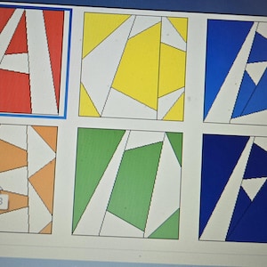Op de afbeelding: Zes kleurrijke geometrische letter A-ontwerpen. Elke letter is samengesteld uit verschillende vormen en kleuren, waaronder rood, geel, blauw, oranje, groen en wit. De ontwerpen staan tegen een witte achtergrond.