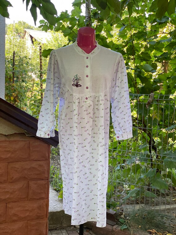 Night Gown: floral vintage night gown