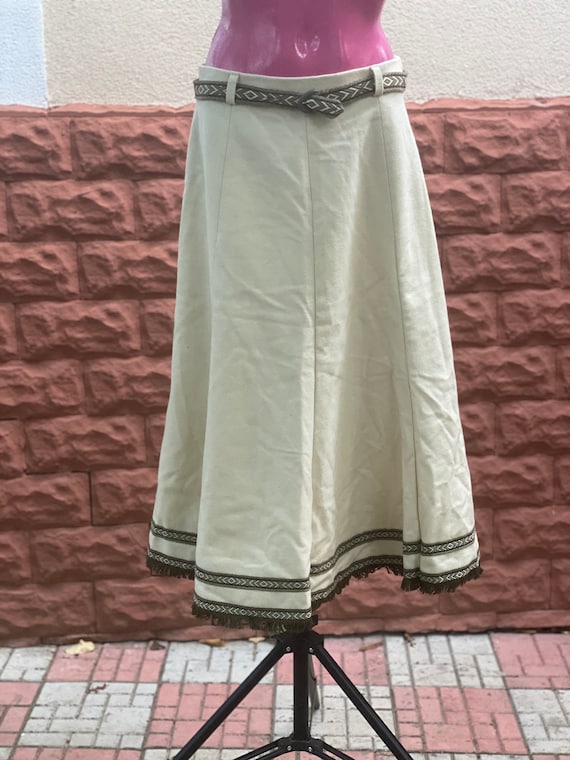 Skirt: white Woolen Vintage Skirt size 40