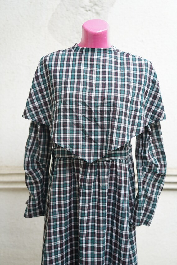 Dress: Green 70s Vintage Dress
