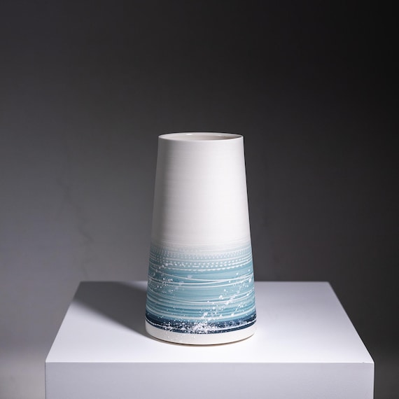 Handmade Porcelain Vase: Modern Seascape Ceramic Art (H18 X 10cm)