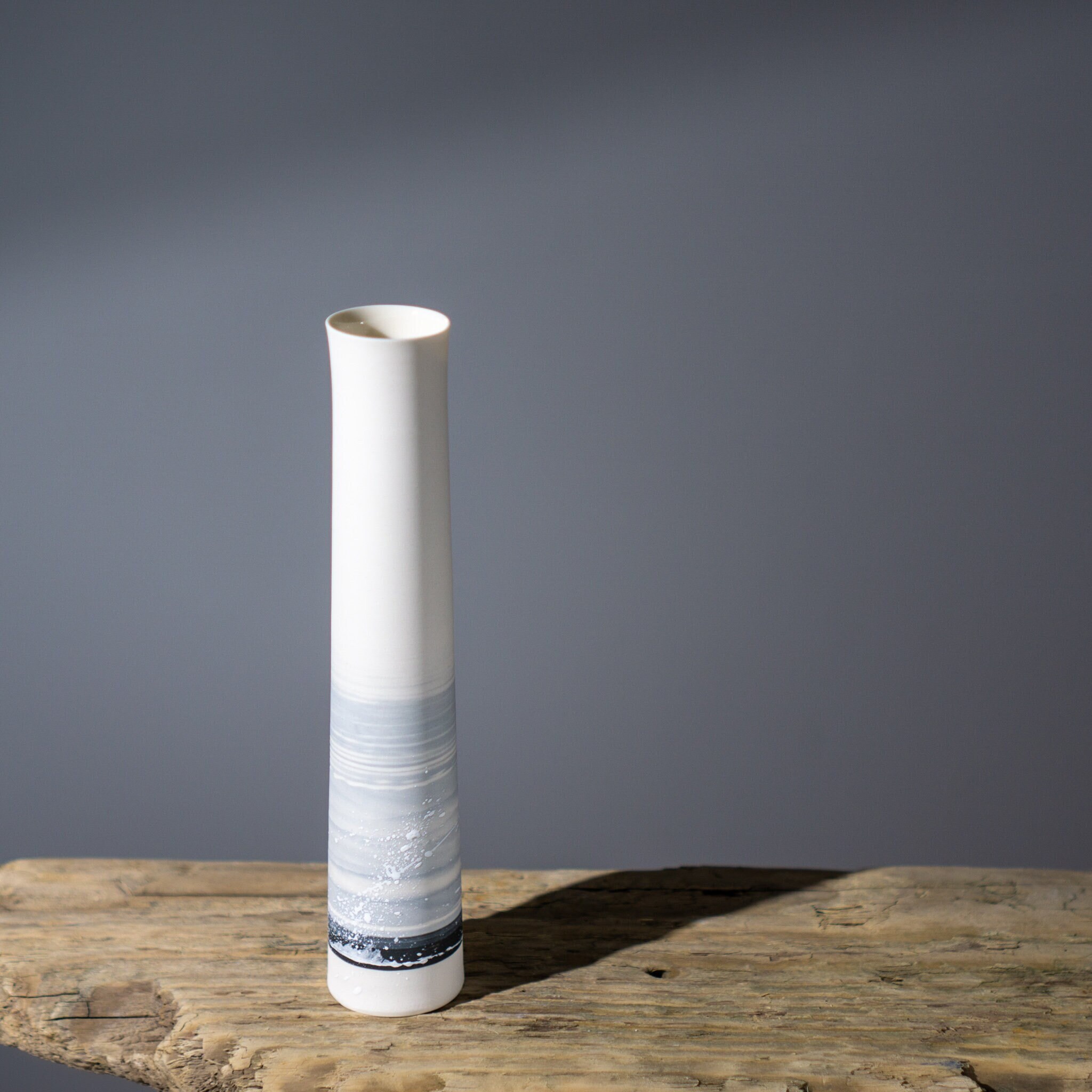 Vase en Porcelaine Fait à La Main Stormy Grey Stem, Vase Bourgeons Céramique, Blanc, Moderne, Unique