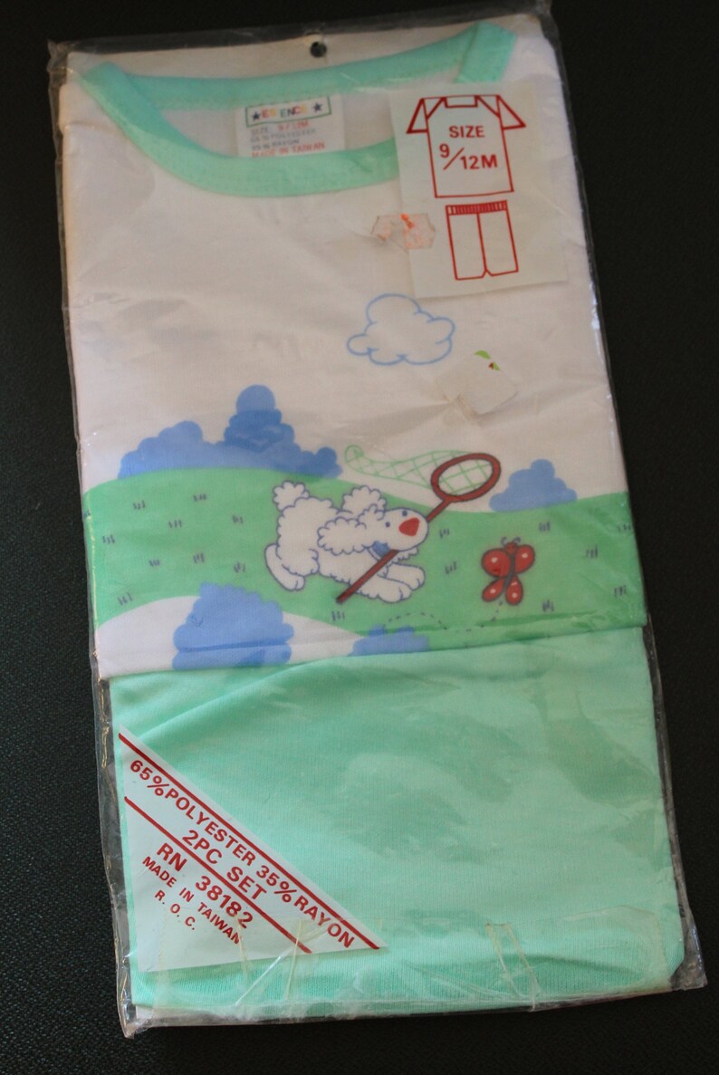 Size 9-12 months New old stock vintage 1970/'s child/'s short set with dog graphic
