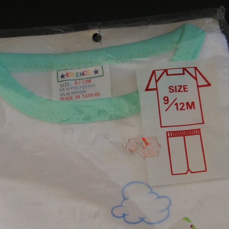 Size 9-12 months New old stock vintage 1970/'s child/'s short set with dog graphic