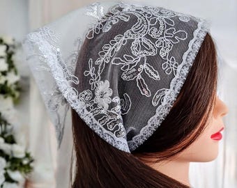 Pañuelo para el pelo de encaje transparente: un coqueto pañuelo de novia con lazos y lentejuelas