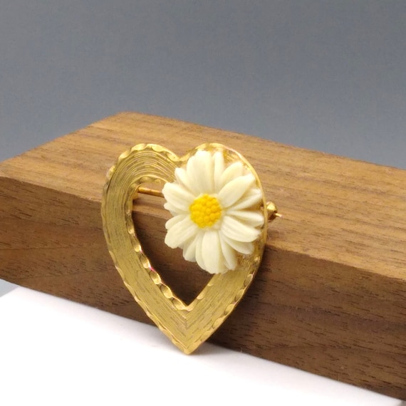 Vintage Daisy Heart Brooch, Brushed Gold Tone wit… - image 2