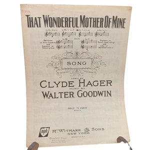 Puede incluir: Partitura antigua titulada "That Wonderful Mother of Mine", con letra de Clyde Hager y música de Walter Goodwin. La partitura vintage presenta notas musicales, la palabra "SONG" en un marco decorativo y la información del editor.