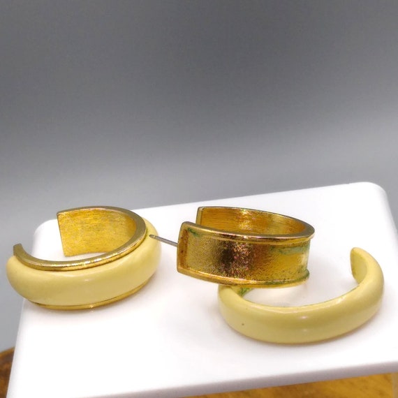 Vintage Avon Beige Halo Hoop Earrings With Removable Lucite for