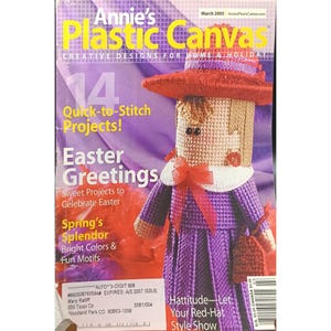 Op de afbeelding: Een tijdschriftcover voor "Annie's Plastic Canvas" met een gestikte pop in een rode hoed en paarse jurk. De cover bevat tekst over Paasprojecten en een "Red-Hat Style Show."