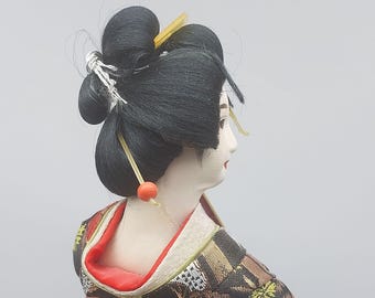 日本の芸者人形（三味線付き） - 17インチの置物、伝統的な着物