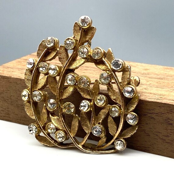 Brushed Gold Tone Vines Brooch with Sparkling Cle… - image 4