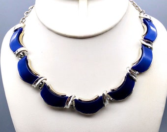 Vintage Sapphire Blue Scalloped Choker, Thermoset Lucite in Bold Color on Silver Tone Necklace