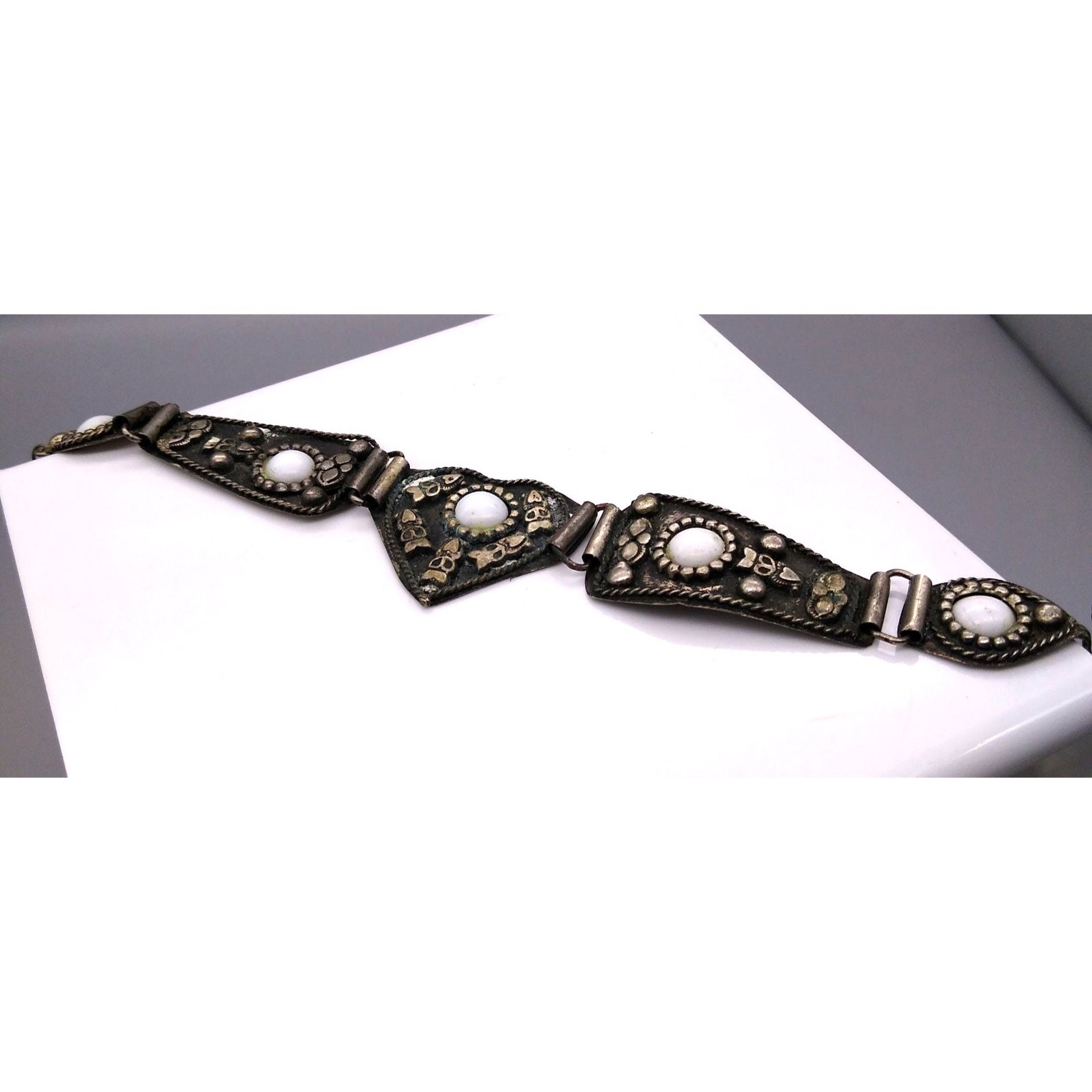 Bracelet Ancien étrusque à Breloques Et Cabochons - Argenté, Occasion