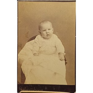 Carte de visite ancienne de portrait de bébé par Chas. Photographie S. Robertshaw Shreveport LA, années 1800