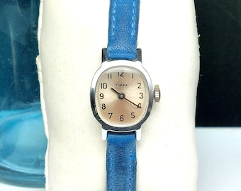 Montre-bracelet mécanique Timex pour femme vintage avec bracelet en cuir bleu