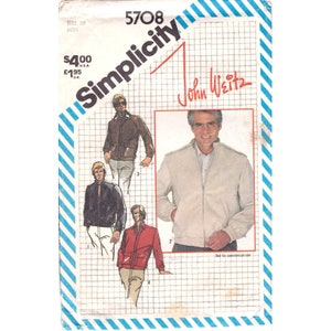 Può includere: Un modello di cucito vintage Simplicity per una giacca da uomo. Il numero del modello è 5708 e il designer è John Weitz. Il modello include istruzioni per realizzare tre diversi stili di giacche: una giacca di pelle marrone, una giacca bianca e una giacca rossa.