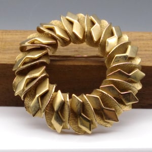 Unique Dimensional Brutalist Wreath Brooch, Vintage Gold Tone Textured Geometric Design Circle Lapel or Scarf Pin, Chunky Modernist