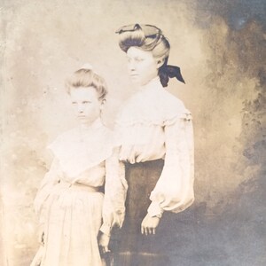 Antique Victorian Cabinet Card Photograph Of Mother and Daughter Circa 1900s